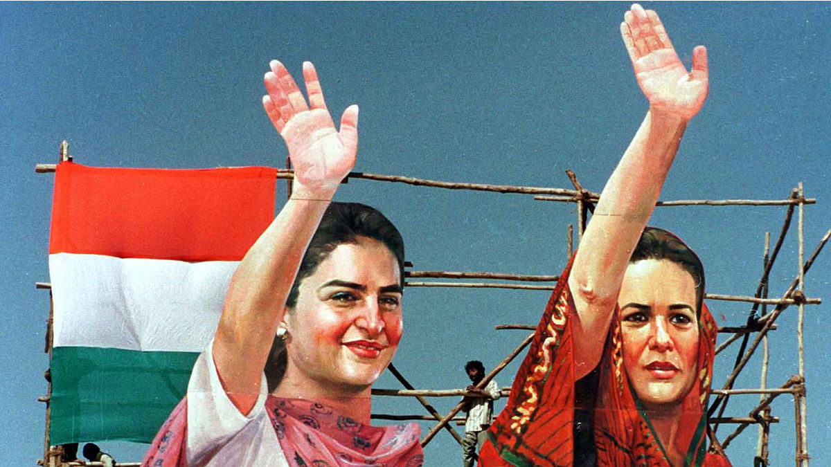 भारतीय राजनीति में शीर्ष पर बैठी किसी महिला के महिला होने की वजह से शायद ही उसे कभी कमजोर होना पड़ा हो.