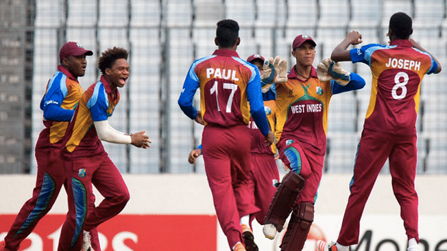 मैदान पर खुशी का इजहार करते वेस्टइंडीज के खिलाड़ी (फोटो: ICC Twitter)