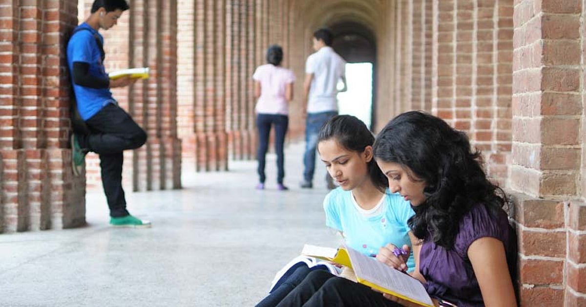 'स्कूल के पास न हों ठेके'',याचिका पर HC बोला-बच्चों को मजबूत नैतिक शिक्षा दीजिए