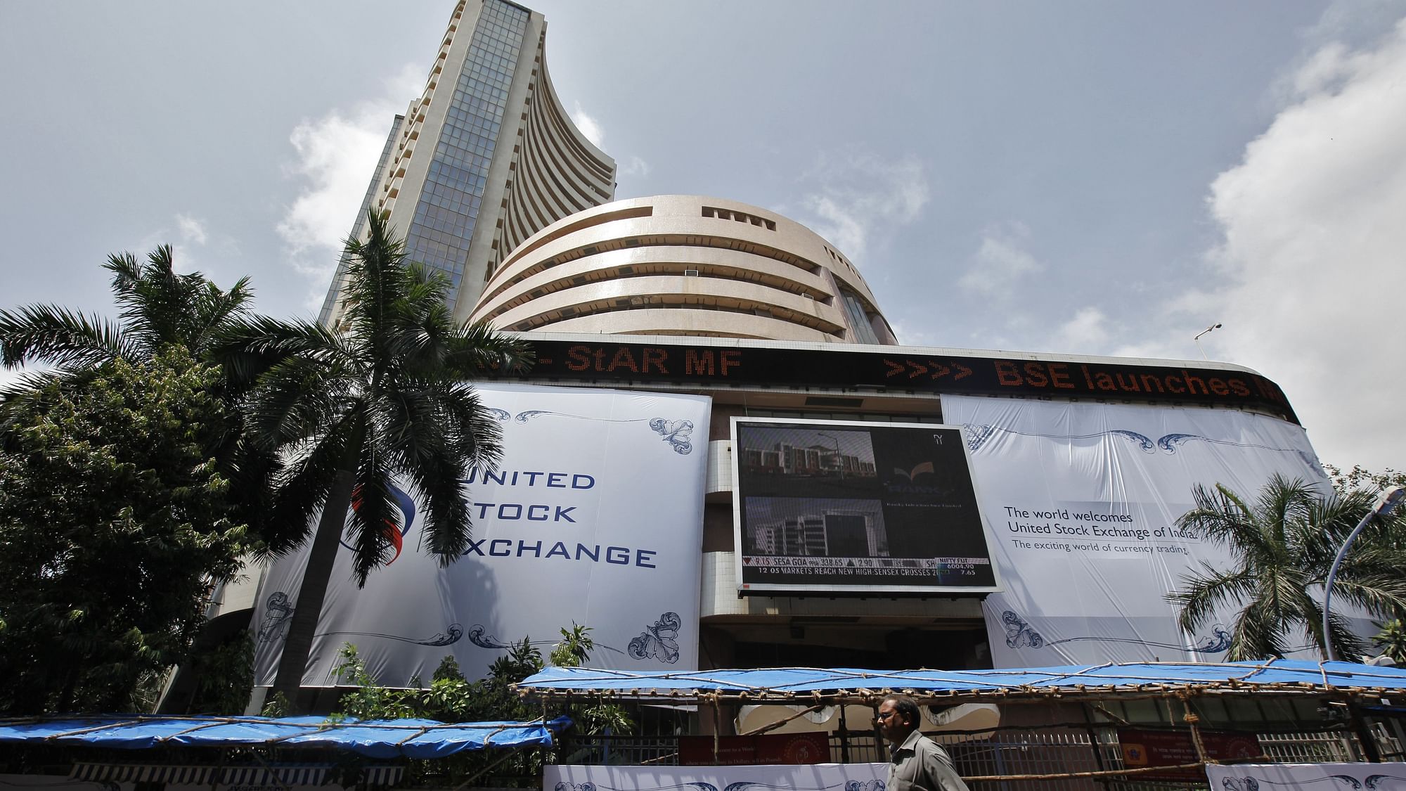 शेयर बाजार (फाइल फोटो: Reuters)