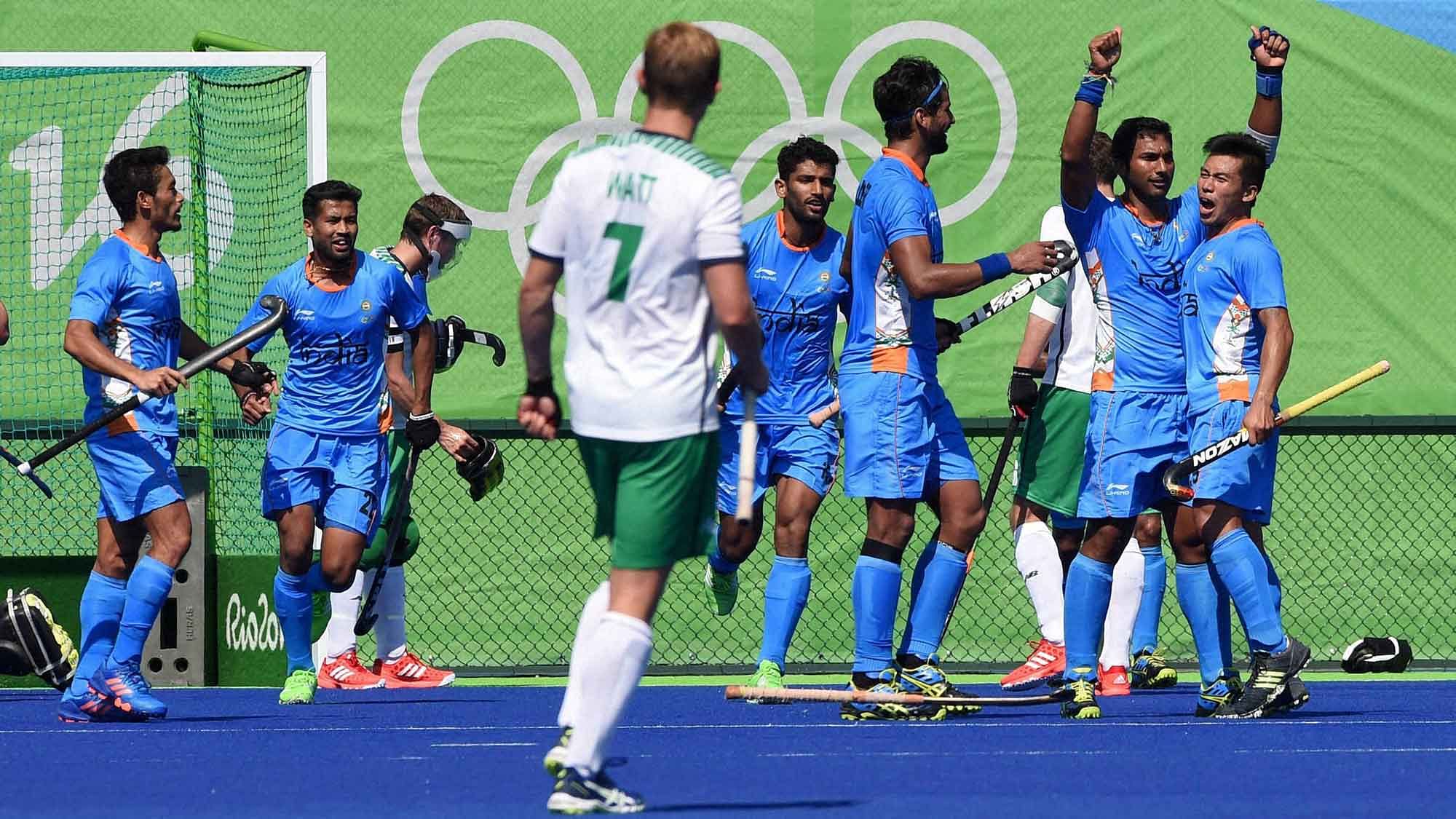 आयरलैंड को 3-2 से हराने के बाद जश्न मनाती टीम इंडिया (फोटो: AP)