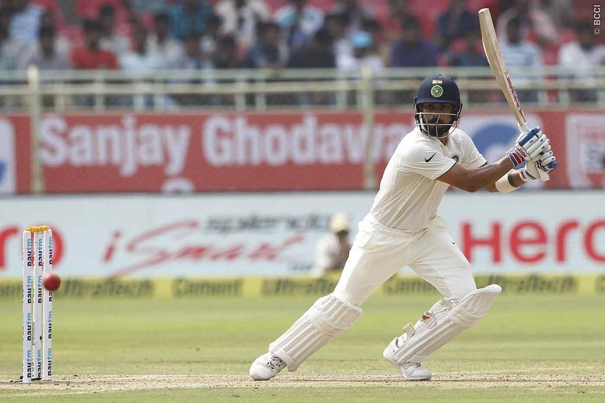 

इंग्लैंड के कप्तान एलिस्टर कुक 11 गेंदो में 2 रन बनाकर बोल्ड हो गए. टीम इंडिया पहली पारी में  455 रन बनाकर सिमट गई