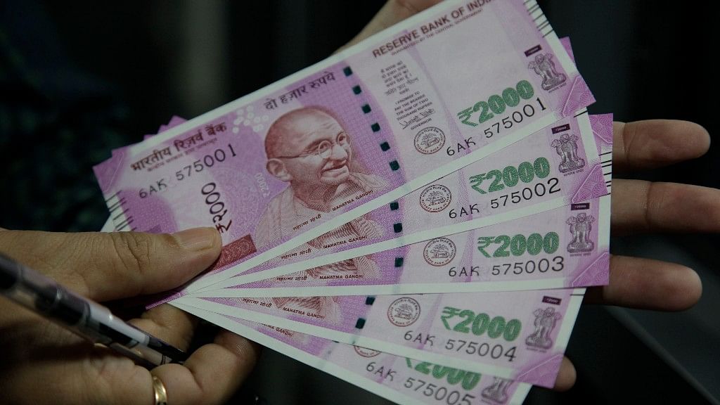 Rupee: 10 दिनों में 5वीं बार लुढ़का, डॉलर के मुकाबले अब तक के सबसे निचले स्तर पर
