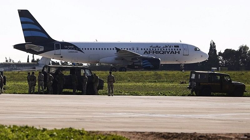 

फ्लाइट नंबर ए320 को दो अपहरणकर्ताओं ने उड़ाने की धमकी दी थी (फोटो: Reuters) 