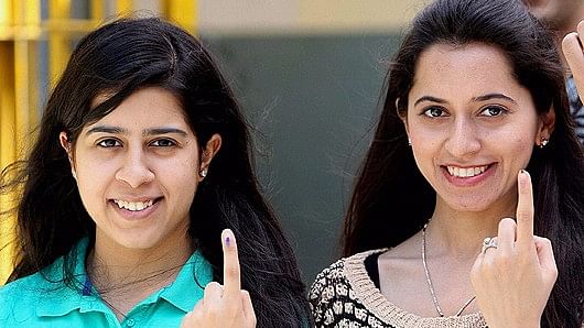 

वोटिंग की लाइन में लगीं महिला मतदाता (फोटो: PTI)
