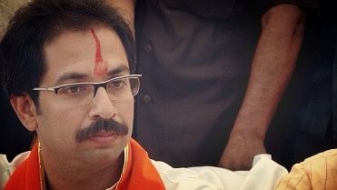 एनसीपी प्रमुख शरद पवार के एक कदम ने महाराष्ट्र में ‘पगड़ी पर राजनीति’ शुरू कर दी है.   