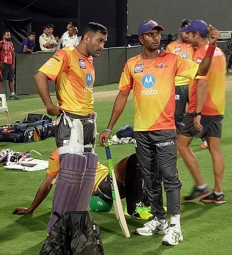 पुणे सुपरजाएंट्स ने महेंद्र सिंह धोनी की जगह आॅस्ट्रेलिया के स्टीव स्मिथ को आईपीएल-10 के लिए अपना कप्तान बनाया है.