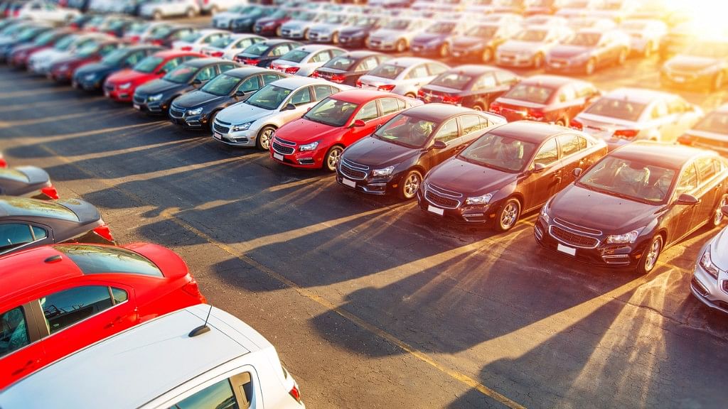 जुलाई में कार कंपनियों की सेल में बड़ी गिरावट देखी गई