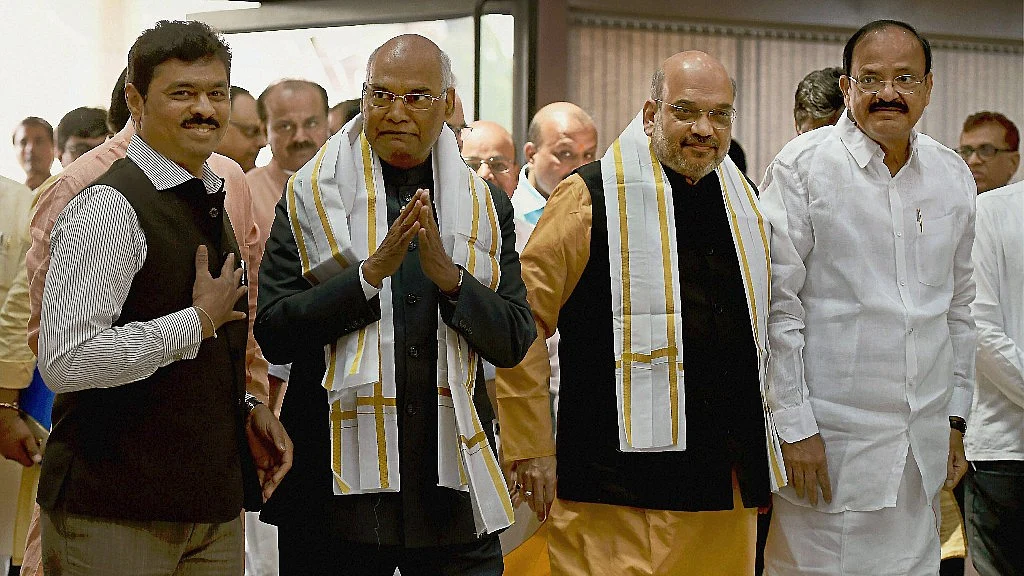 बीजेपी चीफ अमित शाह के साथ राष्ट्रपति उम्मीदवार रामनाथ कोविंद