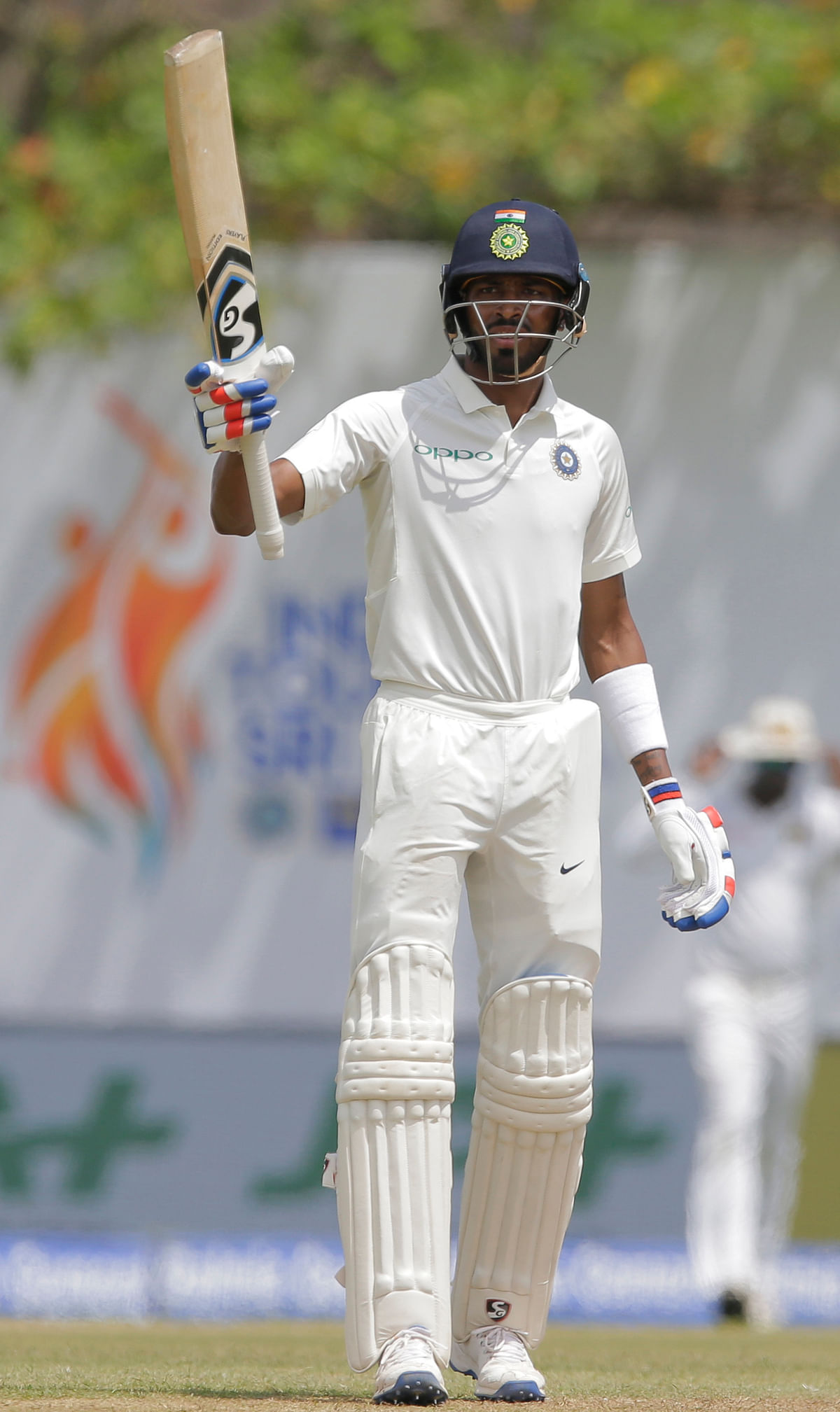 भारतीय गेंदबाजों ने श्रीलंका के 5 विकेट चटका दिए हैं और अभी भी लंकाई टीम भारत को स्कोर से 446 रन पीछे हैं