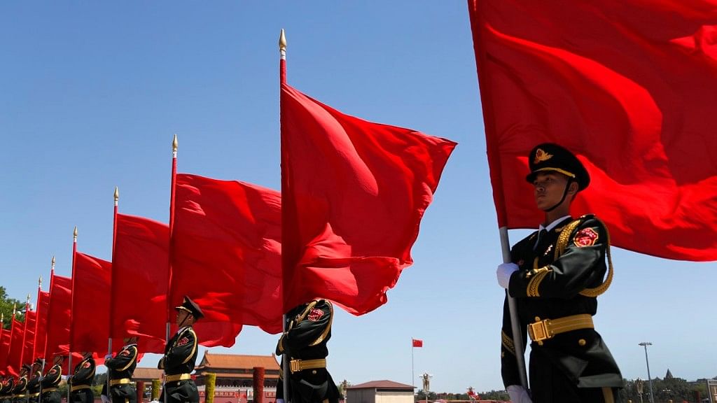 चीन और अमेरिका ने अपने-अपने तेवर तीखे किए हैं लेकिन अभी खुली जंग नहीं हुई है