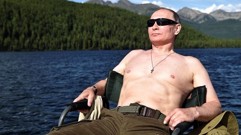साइबेरिया में शर्टलेस हुए रूस के राष्ट्रपति व्लादिमीर पुतिन