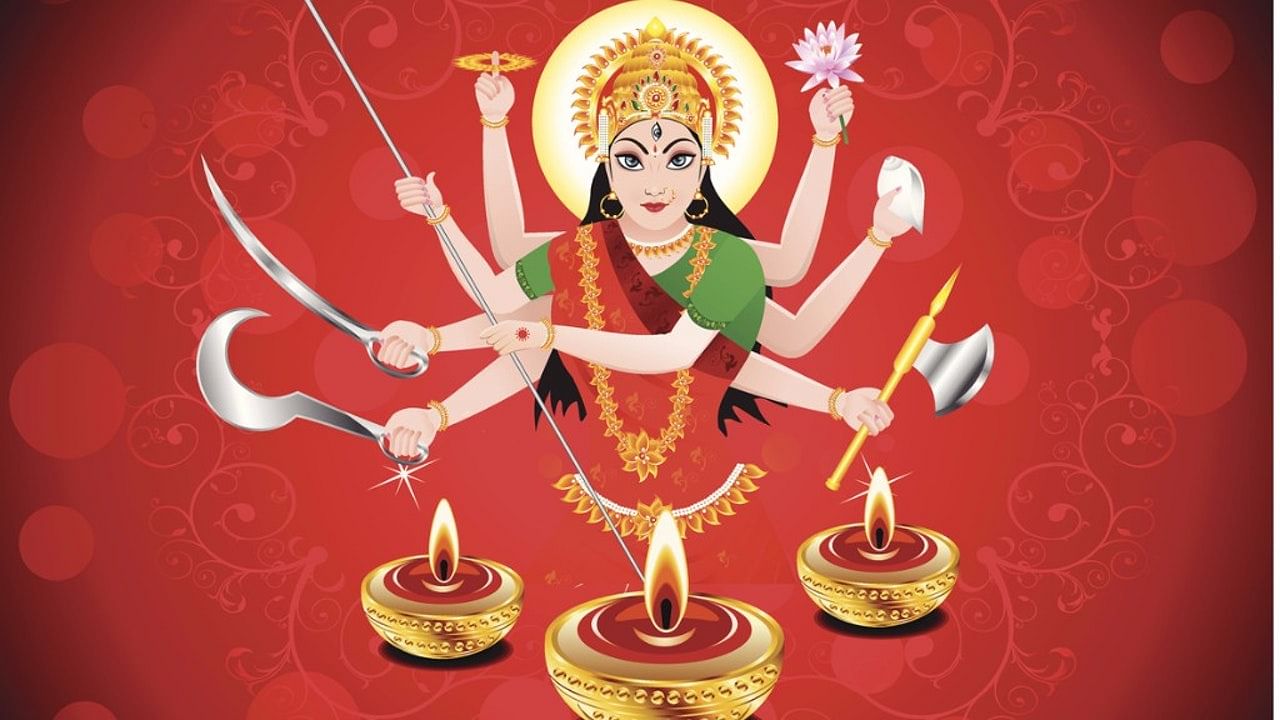 भक्त 9 दिनों तक देवी दुर्गा के 9 रूपों की पूजा करते हैं