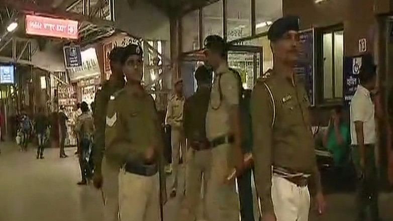 अहमदाबाद रेलवे स्टेशन पर बम की खबर