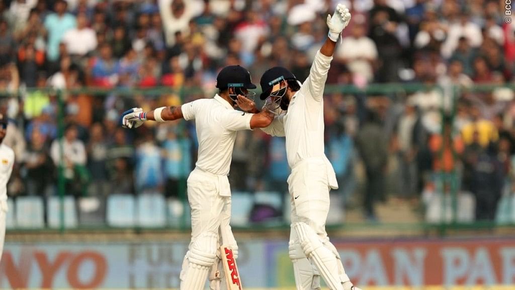 दिन के दूसरे सत्र में खेल तीन बार रुका और इसी बीच भारत की टीम मैनेजमेंट ने परेशान होकर अपनी पारी घोषित कर दी.