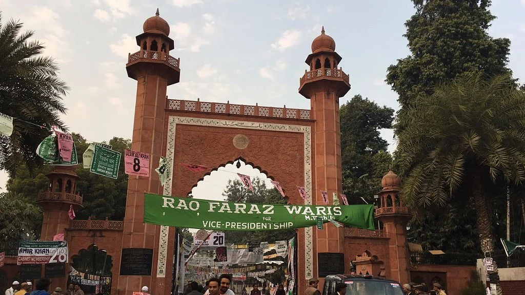 अलीगढ़ मुस्लिम यूनिवर्सिटी के छात्र संघ दफ्तर में जिन्ना की तस्वीर पर बवाल 
