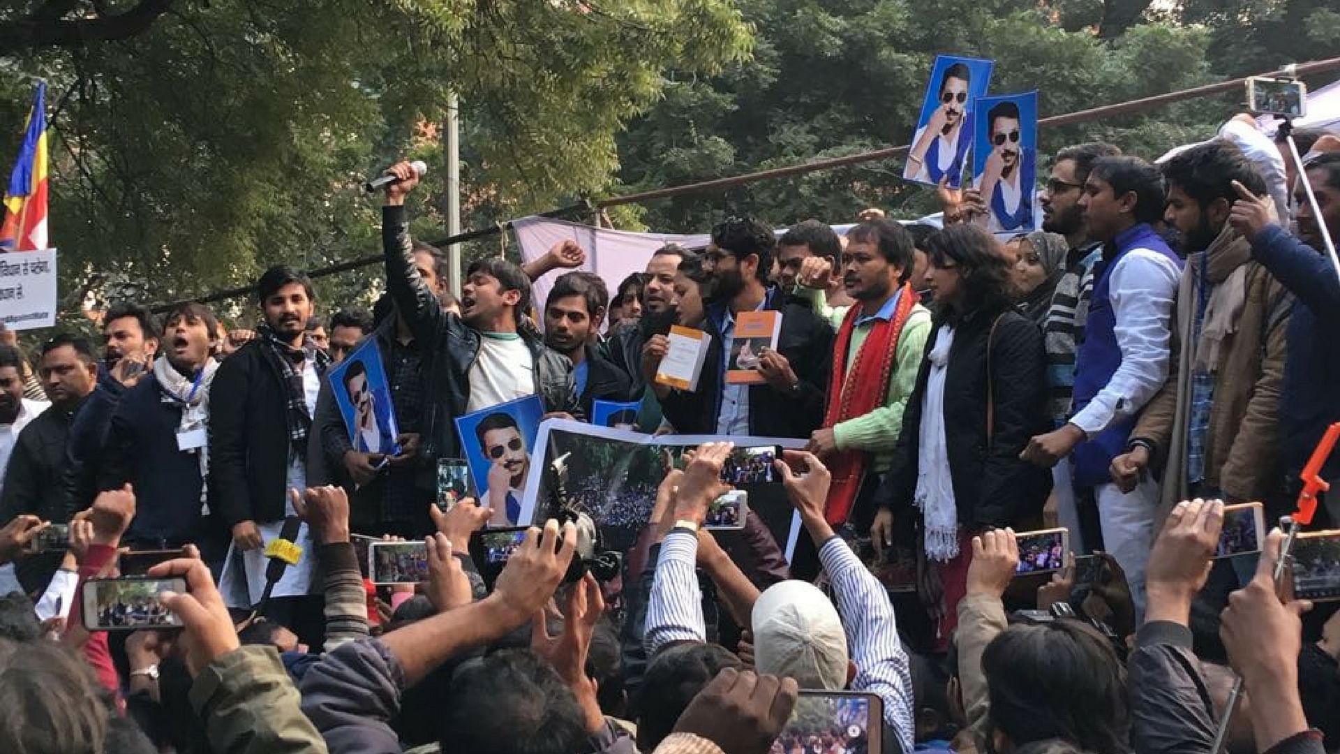 दलित नेता जिग्नेश मेवाणी रोक के बावजूद कर रहे हैं रैली
