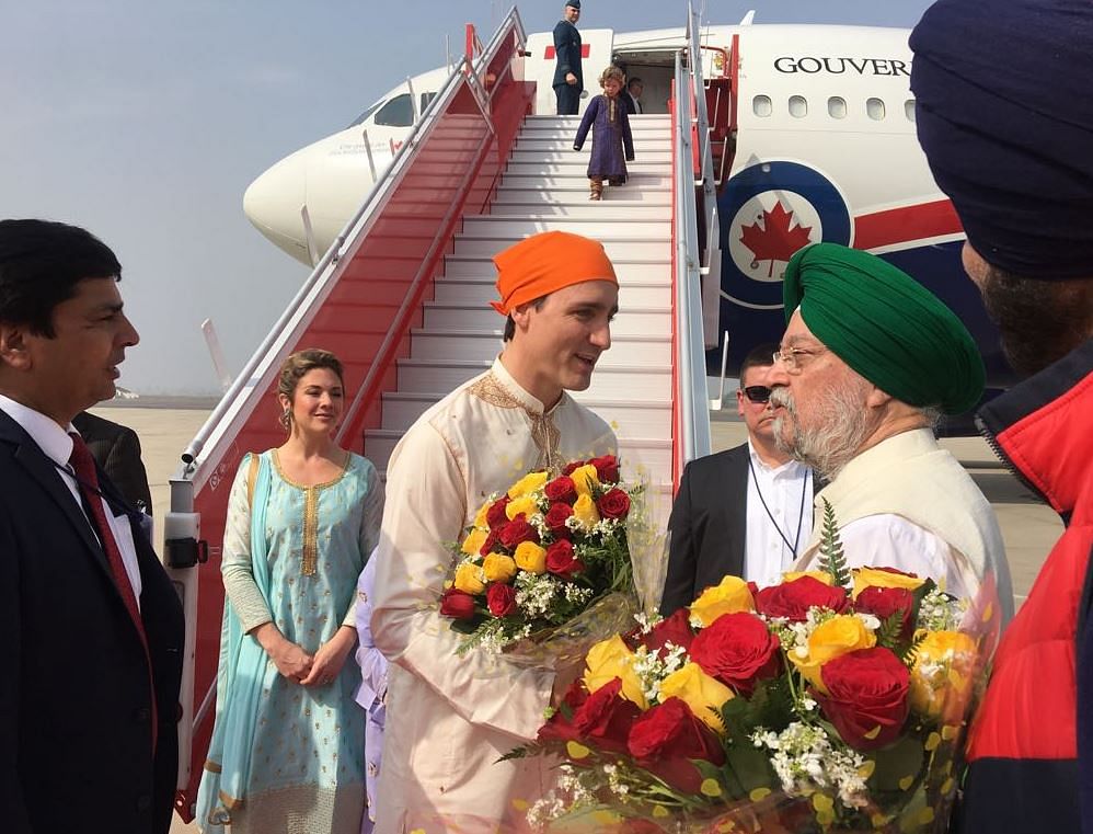 पंजाब के पर्यटन मंत्री नवजोत सिंह सिद्धू ने भी अमृतसर हवाई अड्डे पर जस्टिन  का स्वागत किया.