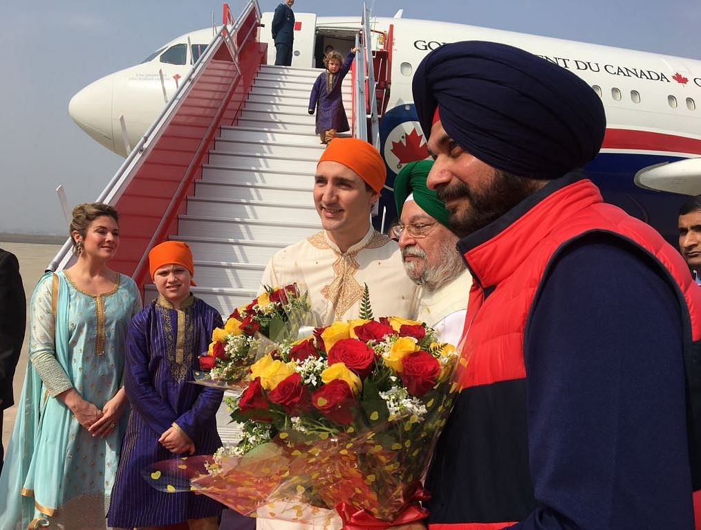 पंजाब के पर्यटन मंत्री नवजोत सिंह सिद्धू ने भी अमृतसर हवाई अड्डे पर जस्टिन  का स्वागत किया.
