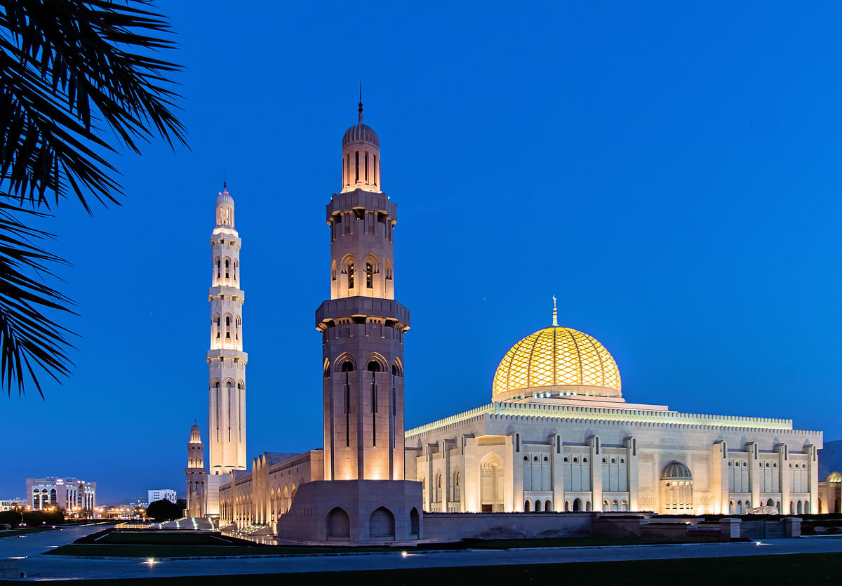 पीएम मोदी ओमान में स्थित 109 साल पुरानी शिव मंदिर जायेंगे. और सुल्तान कबूस शाही मस्जिद का दौरा भी करेंगे.