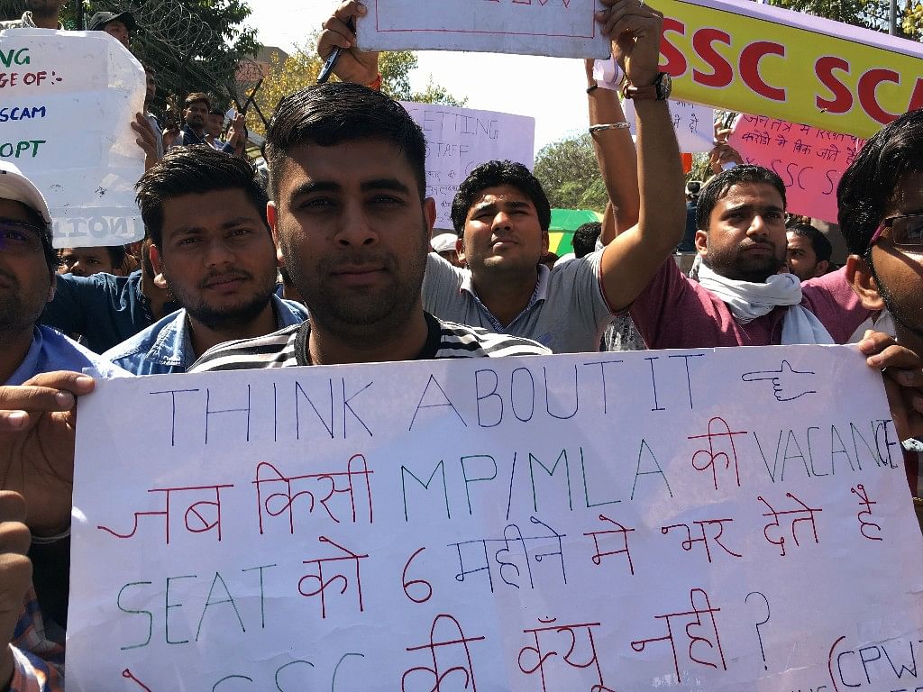 सरकार ने SSC पेपर लीक की CBI जांच के आदेश दिए. लेकिन छात्रों का विरोध रहेगा जारी!