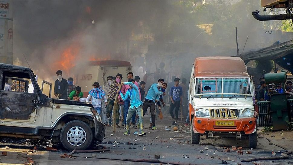 भारत बंद के दौरान कई जगहों पर हिंसक घटनाएं घटीं