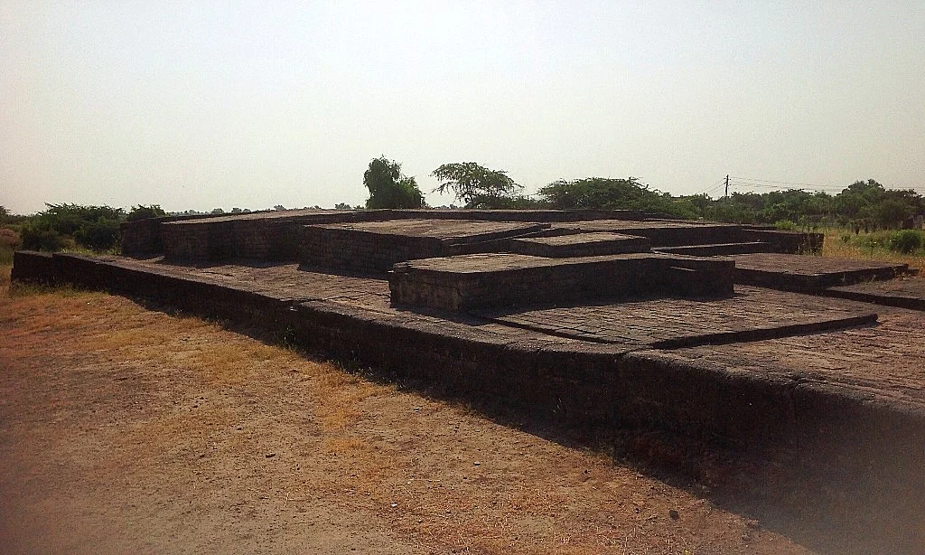 गुजरात में लोथल स्थित सिंधु घाटी सभ्यता का बंदरगाह शहर