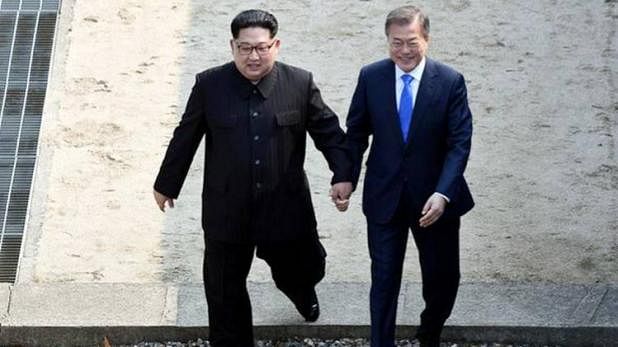किम जोंग ने पैदल  पार किया बॉर्डर,द. कोरिया के राष्ट्रपति से मिले