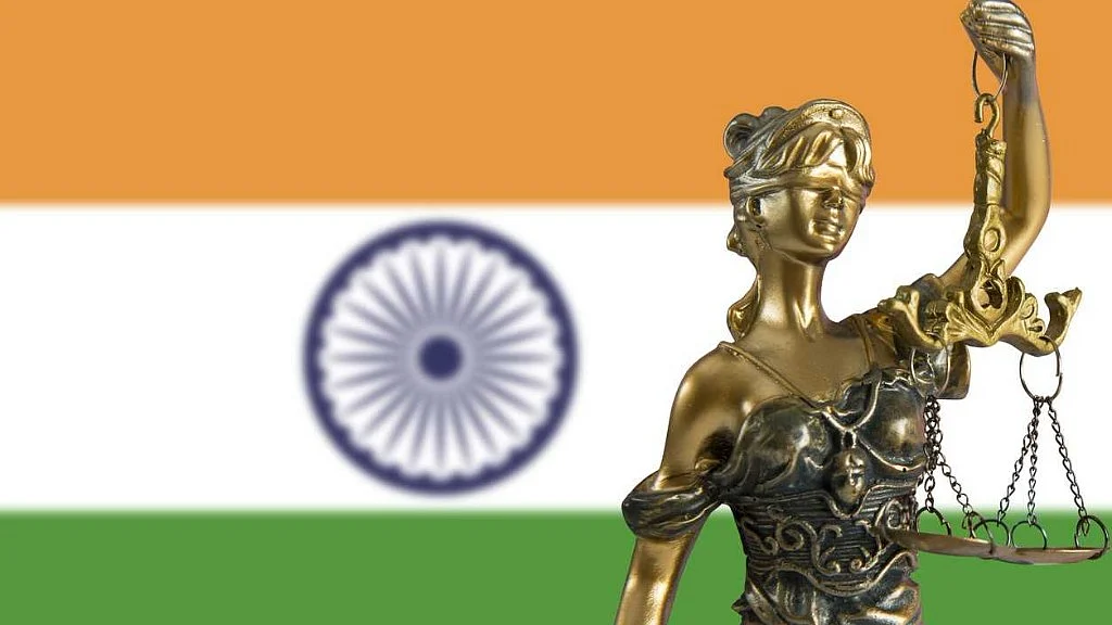 रिजर्व बैंक के आदेश के खिलाफ सुप्रीम कोर्ट और दिल्ली हाईकोर्ट में 5 याचिकाएं दायर की गई थीं.