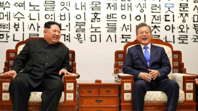  उत्तर कोरिया के नेता किम जोंग उन  पहली बार बॉर्डर पार कर दक्षिण कोरिया गए और राष्ट्रपति मून जे-इन से मिले