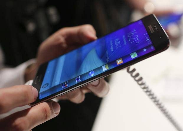 आईफोन में स्क्रीन कंट्रोल और डिस्प्ले को लेकर दो बड़े बदलाव किये जा रहे हैं