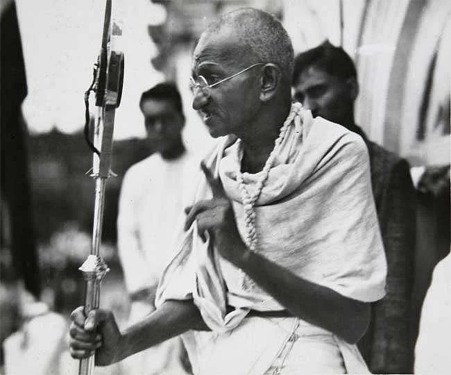 महात्मा गांधी का हथियार था अनशन