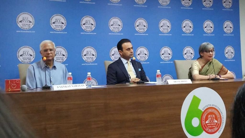 चर्चा में मौजूद अफगानिस्तान के राजदूत डॉ. शायदा मोहम्मद अब्दाली (बीच में), एस. वेंकट नारायण और ज्योति मल्होत्रा 