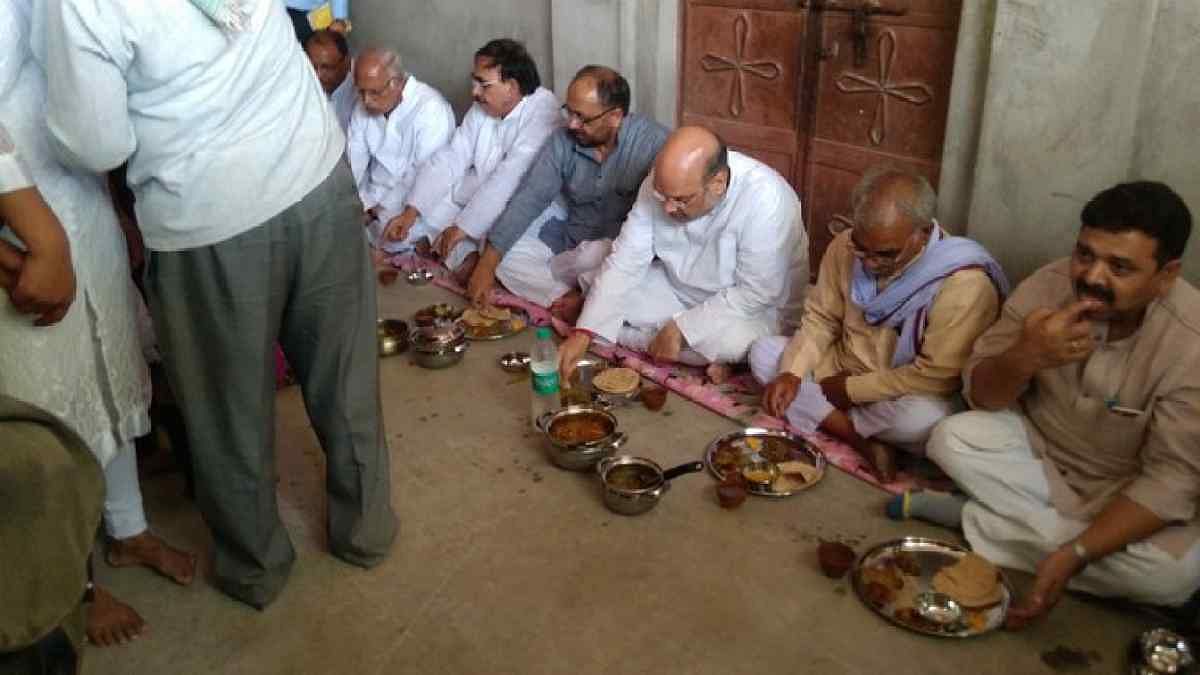 दलित परिवारों में जाकर नेताओं का ‘लंच डिनर स्टंट’ जारी है. यूपी के मंत्री भी दलित परिवार के घर खाना खाकर आ गए हैं