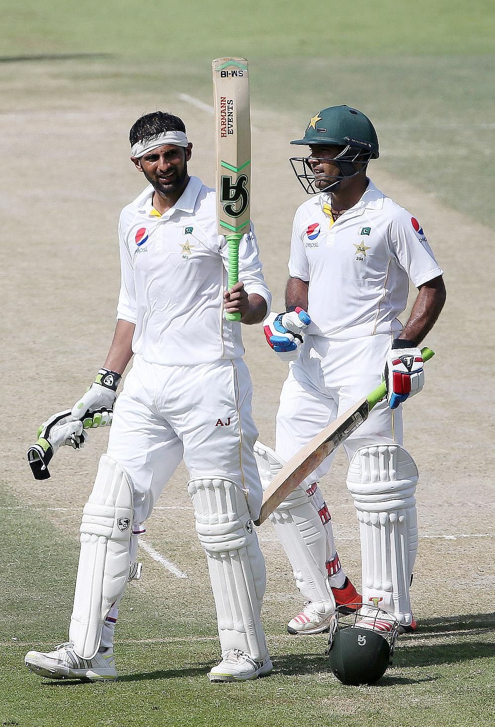 पाकिस्तान के दिग्गज खिलाड़ी शोएब मलिक ने वनडे अंतरराष्ट्रीय क्रिकेट से संन्यास का ऐलान कर दिया है.
