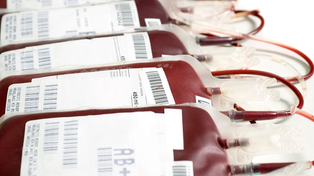 हर साल भारत में 90 लाख यूनिट खून की जरूरत होती है, पर जमा सिर्फ 60 लाख यूनिट ही हो पाता है.