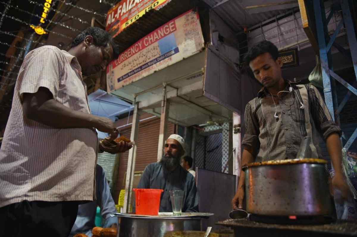 रमजान के दिनों में सेहरी के लिए लोगों को जगाने वाले सेहरखान की दिलचस्प कहानी