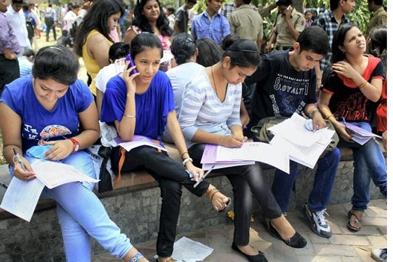 दिल्ली यूनिवर्सिटी में पिछले साल चार कॉलेजों में 7 वोकेशनल कोर्स शुरू हुए हैं.