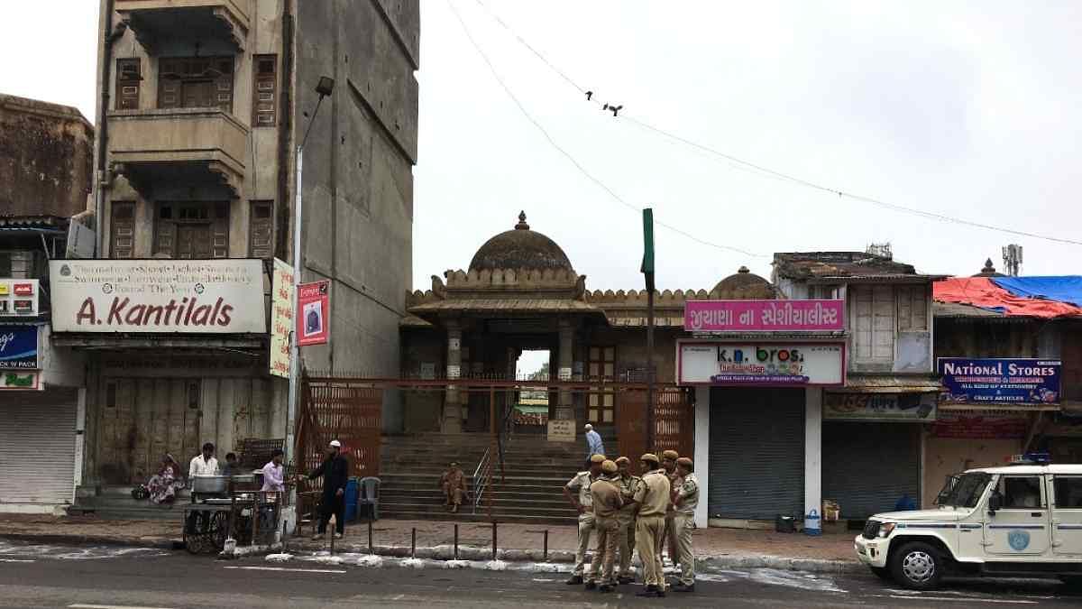 जामा मस्जिद, अहमदाबाद के बाहर अतिक्रमण