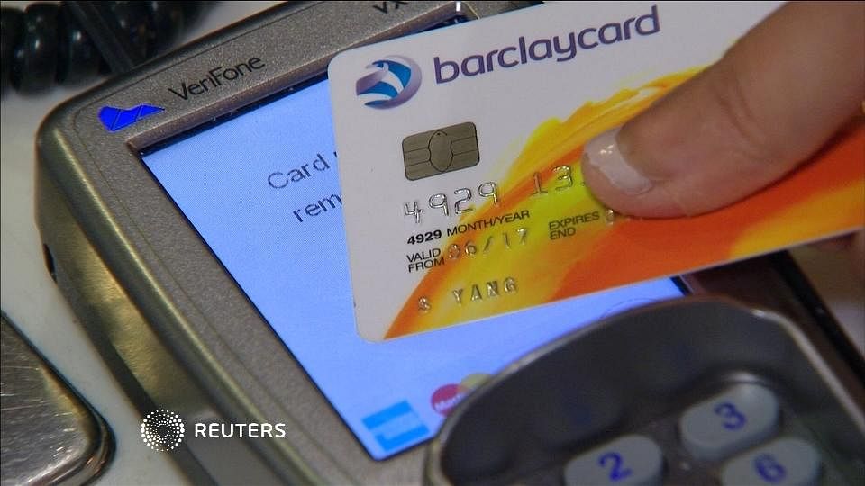 कॉन्टेक्टलेस कार्ड के इस्तेमाल से ऑनलाइन धोखाधड़ी की आशंका कम हो जाती है