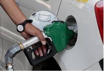 Petrol Diesel Price: दिल्ली से मुंबई तक महंगा हुआ तेल, कांग्रेस करेगी प्रदर्शन