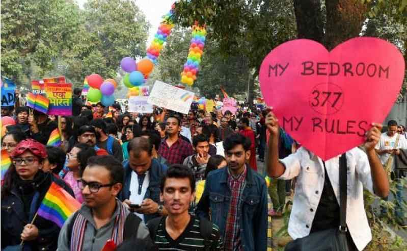 सुप्रीम कोर्ट को तय करना है कि आईपीसी की धारा 377 यानी की समलैंगिक संबंध अपराध है या नहीं.