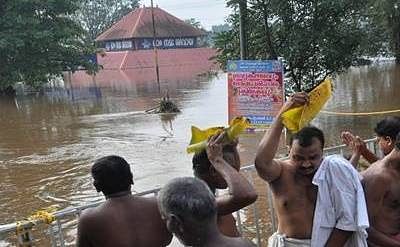 केरल के बाढ़ प्रभावित जिलों में