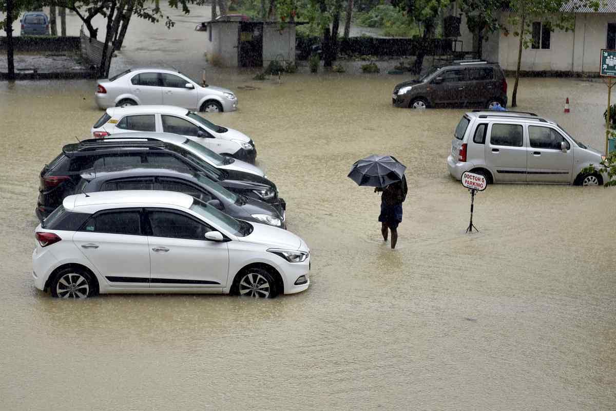 केरल में बाढ़ का पानी घटने के साथ  संक्रामक बीमारियों के खतरे की आशंका