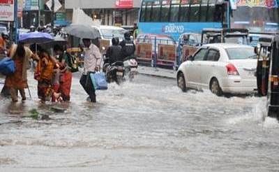 केरल में बाढ़ से 79 की मौत, बारिश का दौर जारी