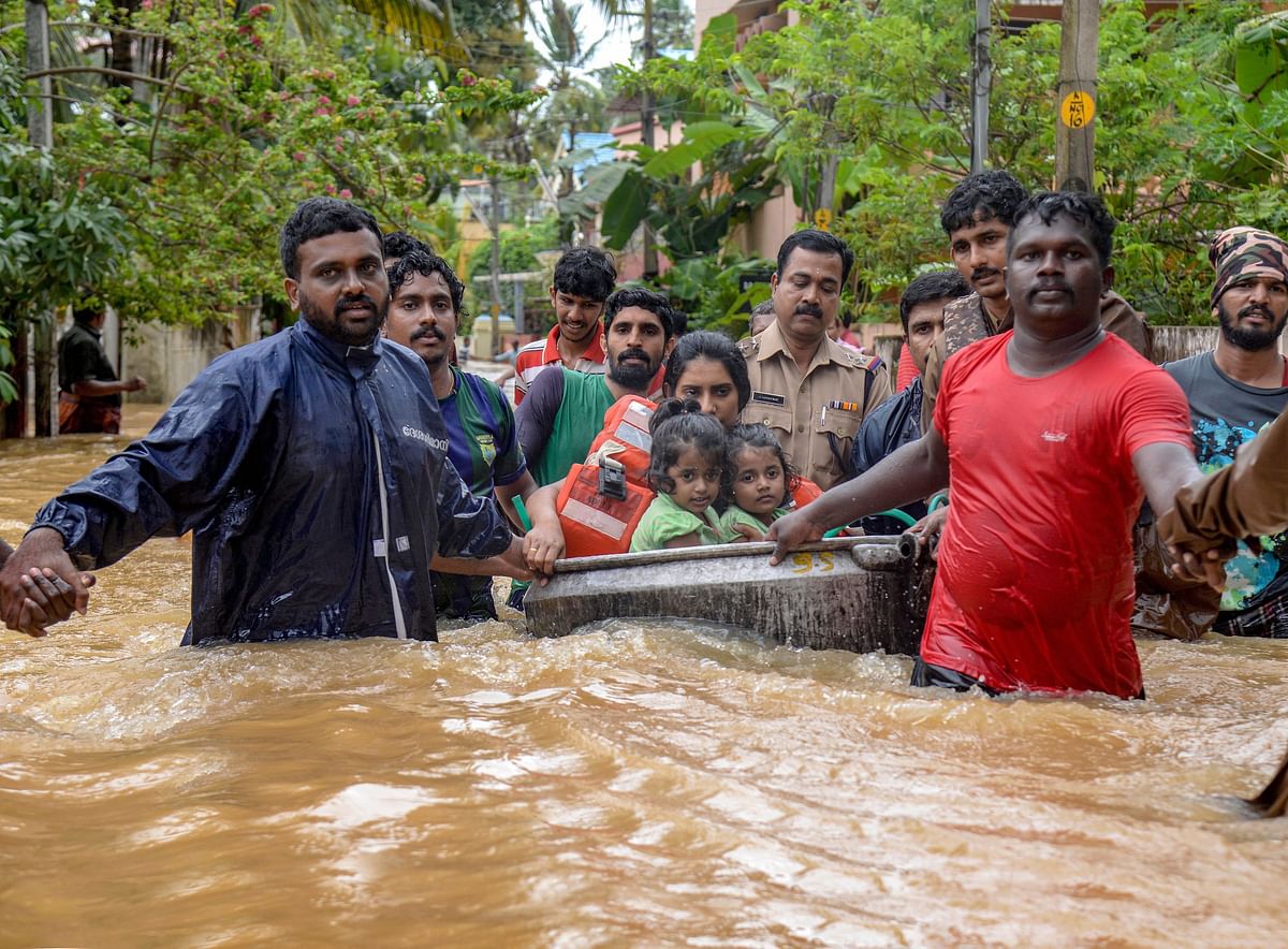 बाढ़ से बुरे हालात, दक्षिण रेलवे और कोच्चि मेट्रो सेवा भी ठप्प