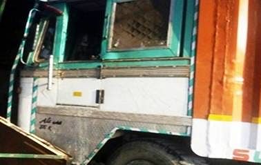 उप्र : आटो को ट्रक ने मारी टक्कर, 2 की मौत, चालक भर्ती