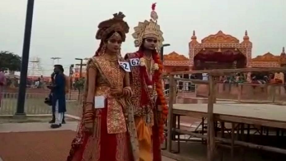 अयोध्या में राम और सीता ने किया रैंपवाॅक