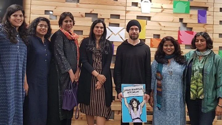 इसी पोस्टर की वजह से ट्वविटर सीईओ जैक डोर्सी विवाद में फंसे 