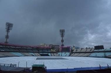 ब्रिस्बेन टी-20 : बारिश के कारण खेल रुका
